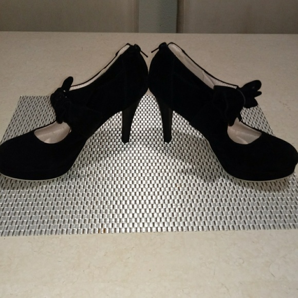 Shoe - Picture 2 of 2